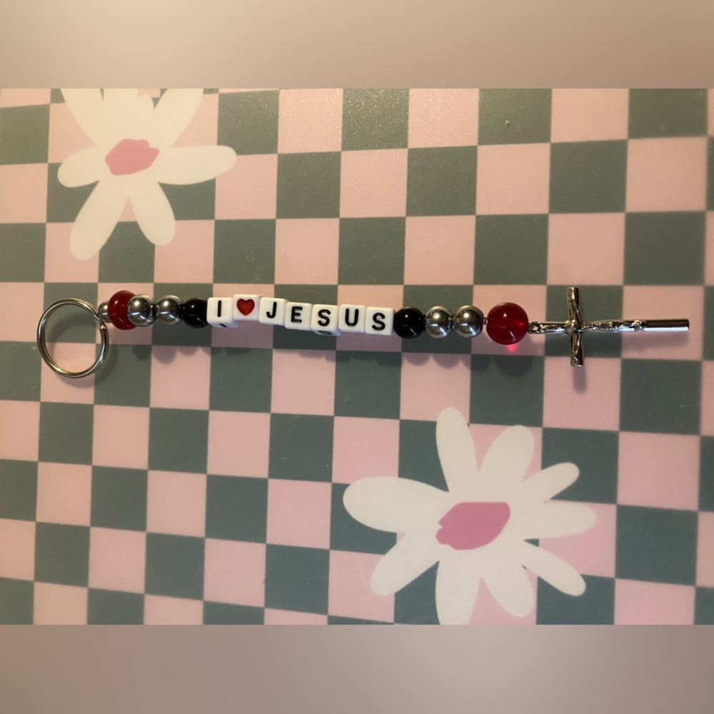 I ❤️ Jesus Keychain - Picture 3 of 5